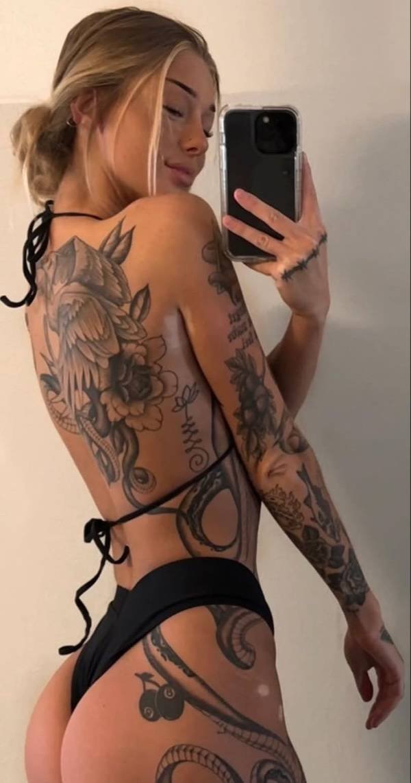 Selfie Girls (40 pics)