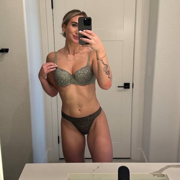 Selfie Girls (40 pics)