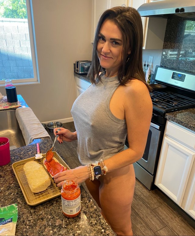 Braless Girls (33 pics)