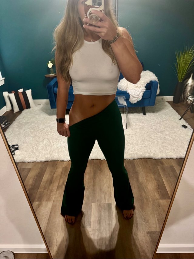 Braless Girls (33 pics)