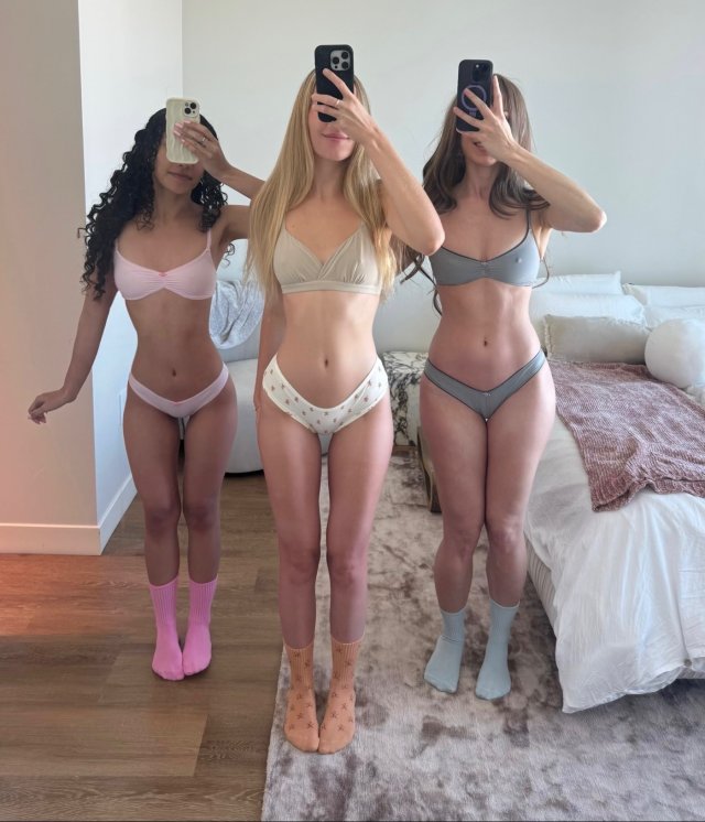 Braless Girls (33 pics)