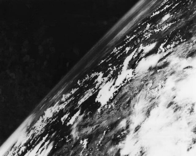 Comparison Of Space Photos (22 pics)