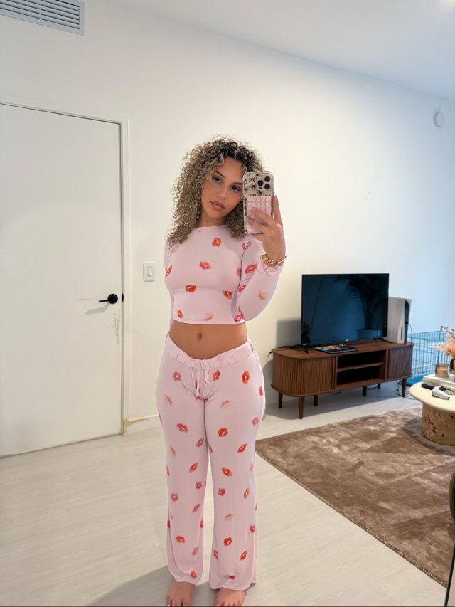 Girls In Pajamas (29 pics)