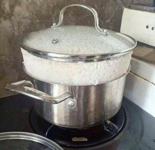 What Is Going On Here? (34 pics)