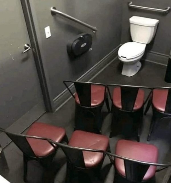 What Is Going On Here? (34 pics)