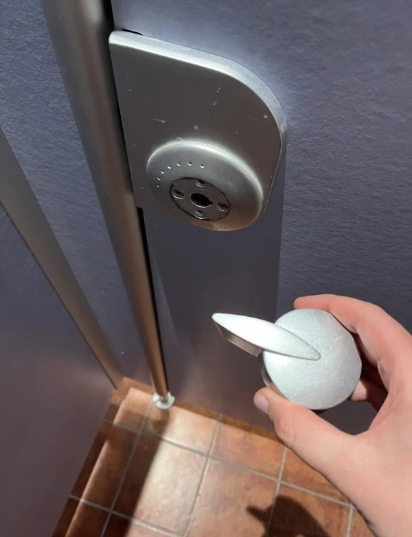 Bad Days Happen (23 pics)