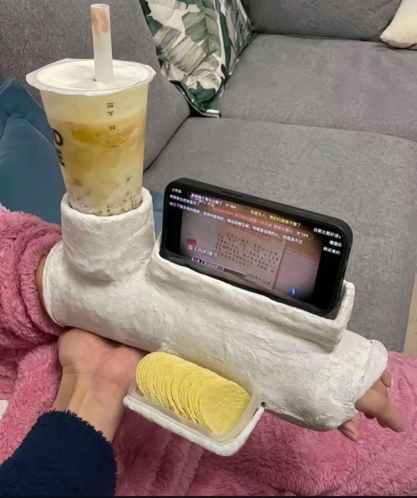 What Is Going On Here? (34 pics)