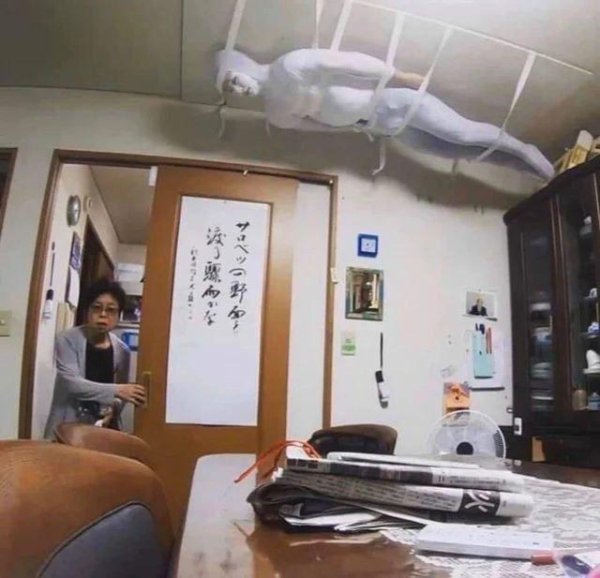 What Is Going On Here? (34 pics)