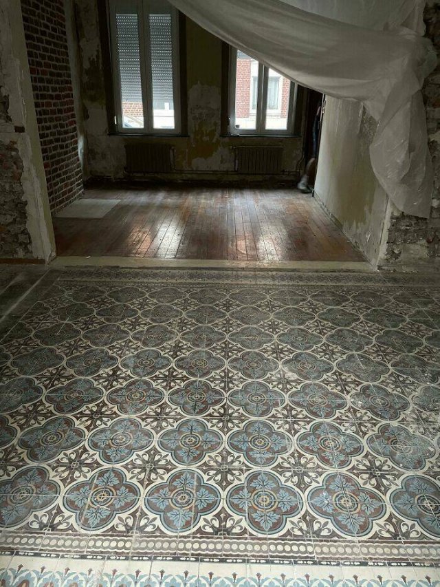 Cool Finds In Old Houses (24 pics)
