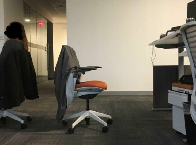 Annoying Coworkers (18 pics)