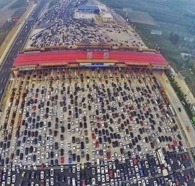 What Is Going On Here? (34 pics)