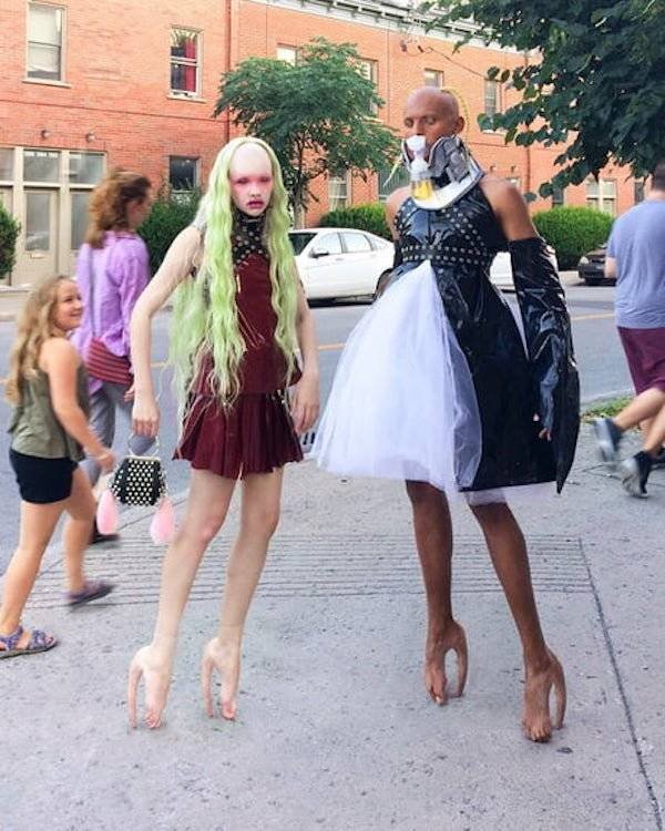 What Is Going On Here? (34 pics)