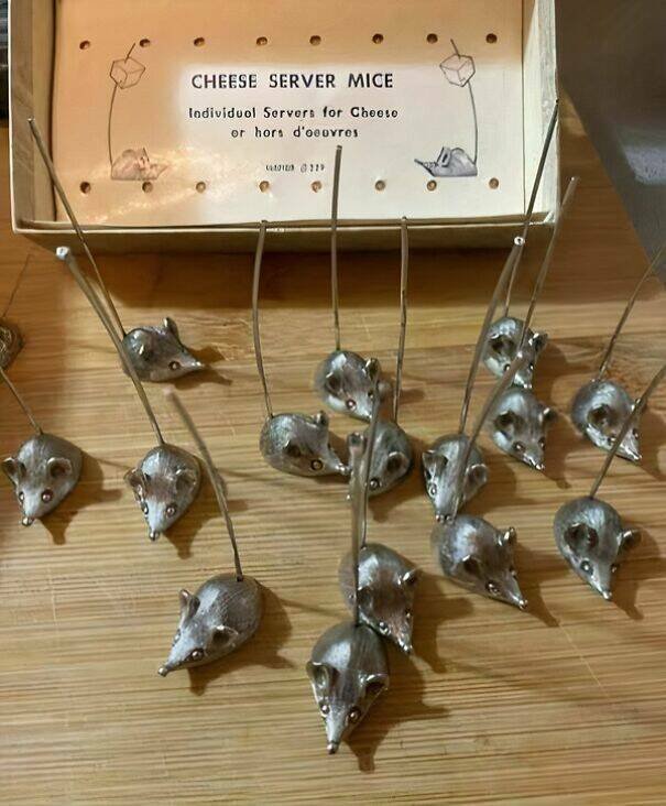 Unusual Finds In Thrift Shops (25 pics)