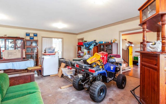 Weird Finds In Rental Properties (24 pics)