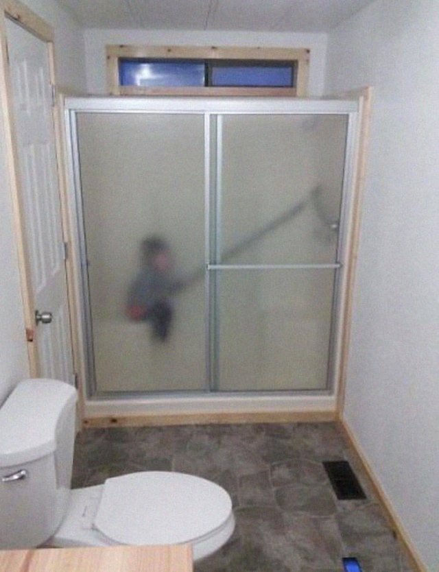 Weird Finds In Rental Properties (24 pics)