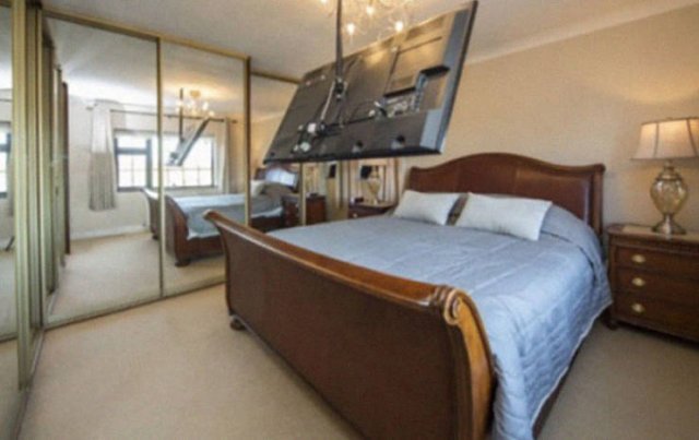 Weird Finds In Rental Properties (24 pics)