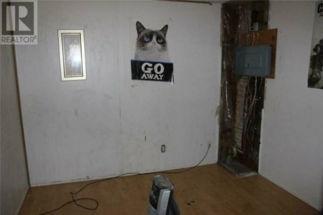 Weird Finds In Rental Properties (24 pics)