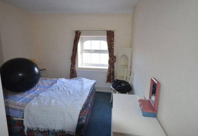Weird Finds In Rental Properties (24 pics)