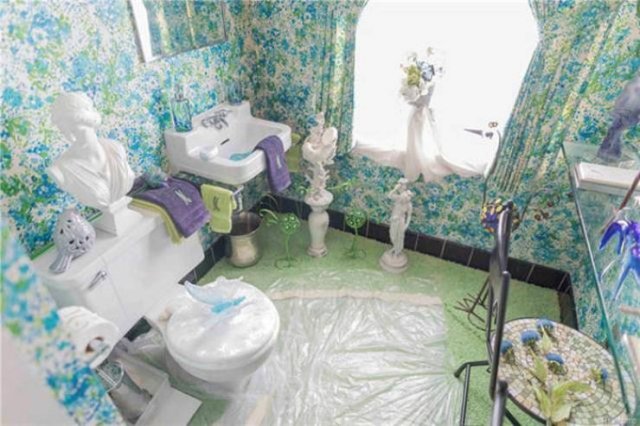 Weird Finds In Rental Properties (24 pics)