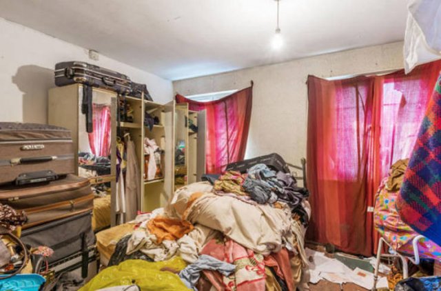 Weird Finds In Rental Properties (24 pics)