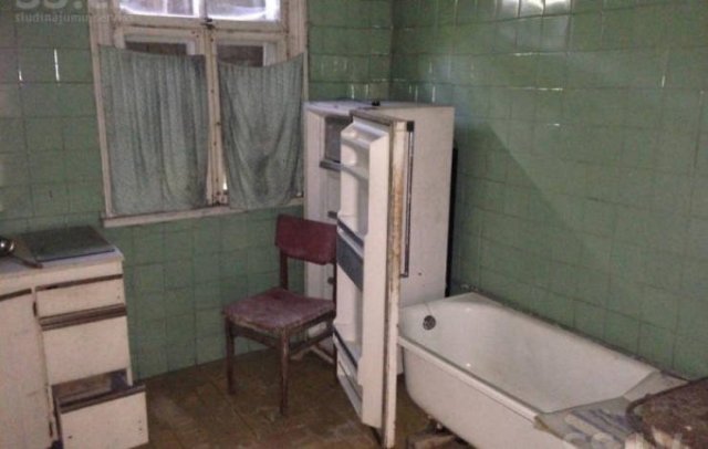 Weird Finds In Rental Properties (24 pics)