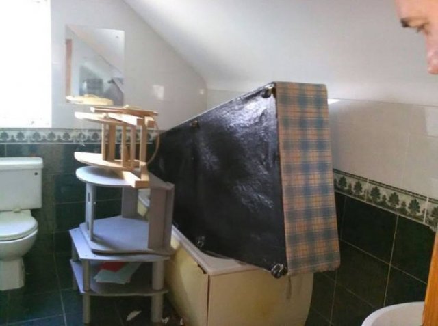 Weird Finds In Rental Properties (24 pics)