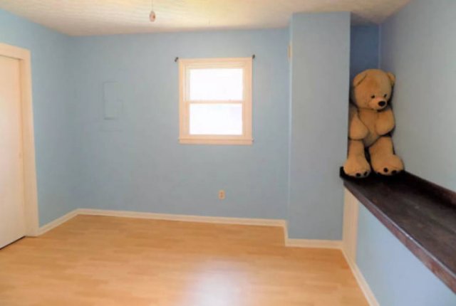 Weird Finds In Rental Properties (24 pics)