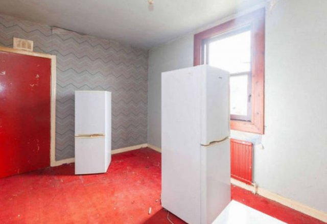 Weird Finds In Rental Properties (24 pics)