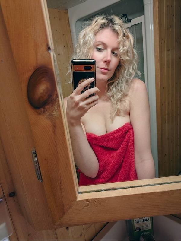 Selfie Girls (49 pics)