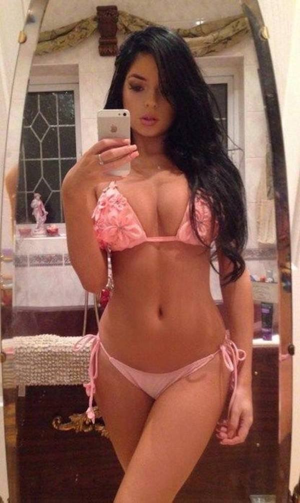 Selfie Girls (49 pics)