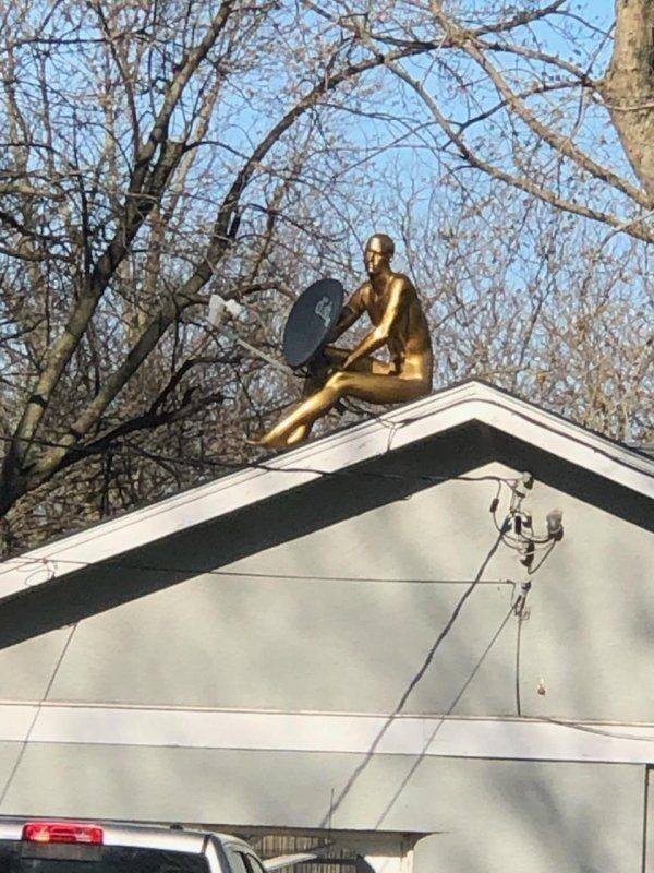 What Is Going On Here? (23 pics)