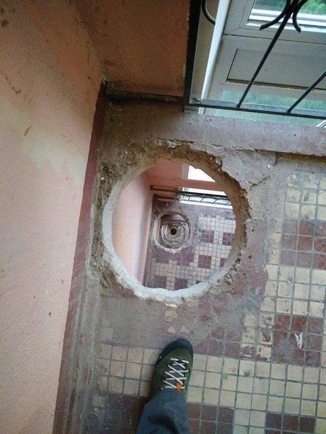 What Is Going On Here? (23 pics)