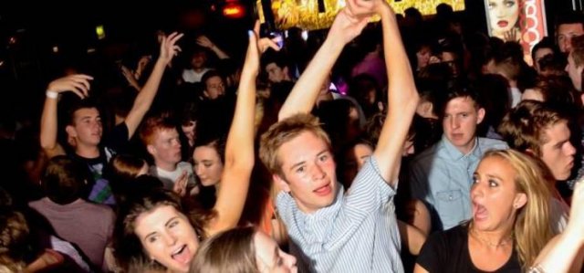What Is Going On Here? (23 pics)