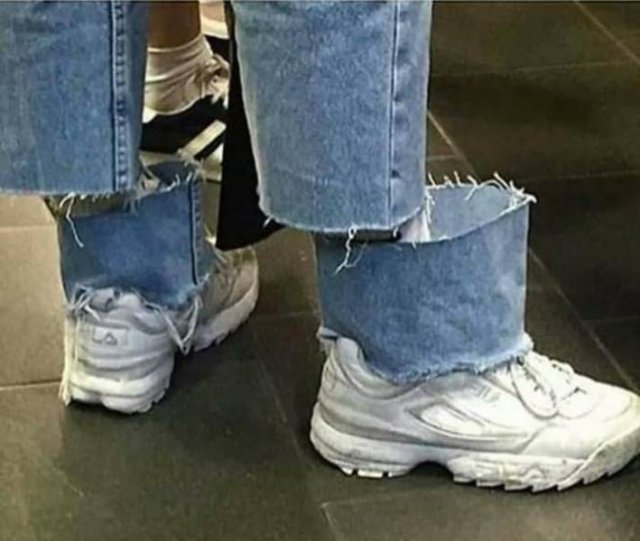 What Is Going On Here? (23 pics)