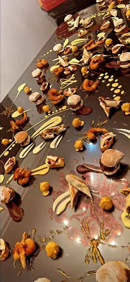 Crazy Food Serving (29 pics)