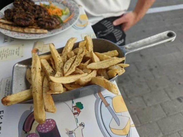 Crazy Food Serving (29 pics)