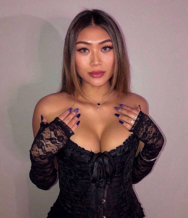 Asian Girls (50 pics)