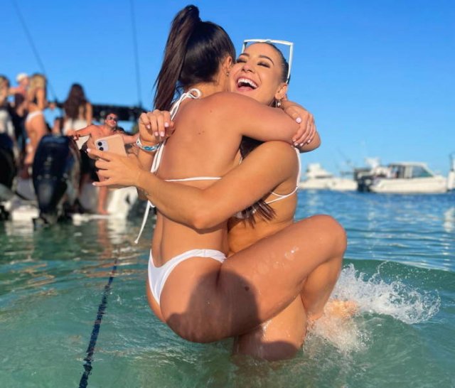 Wet Girls (45 pics)