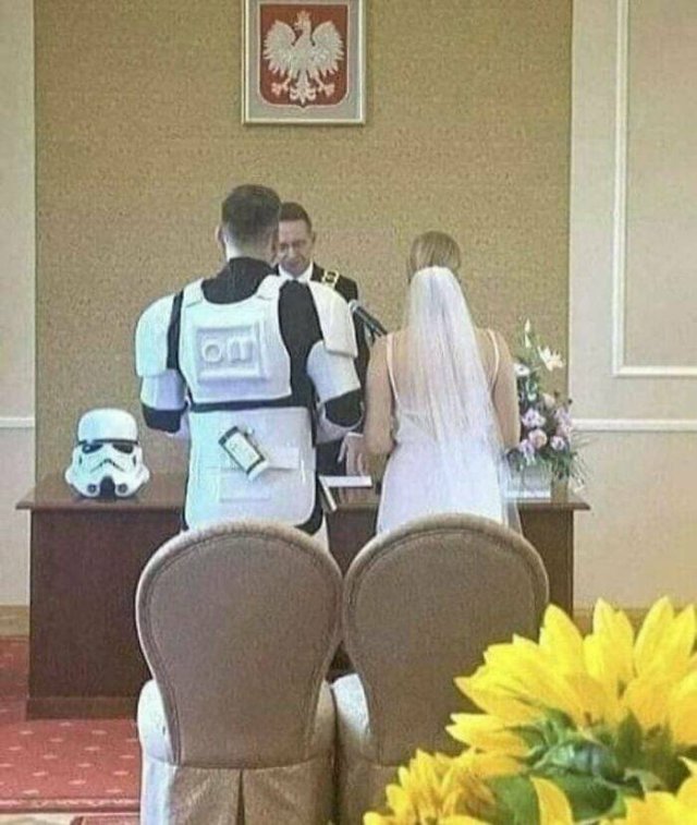 What Is Going On Here? (28 pics)