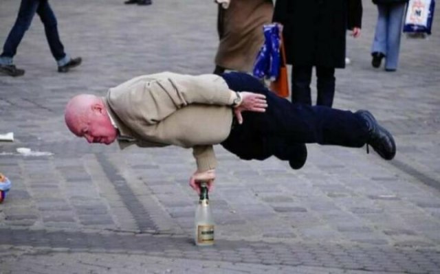 What Is Going On Here? (28 pics)