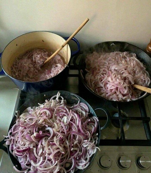 What Is Going On Here? (28 pics)