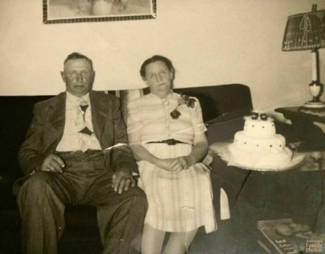 Awkward Family Photos (24 pics)