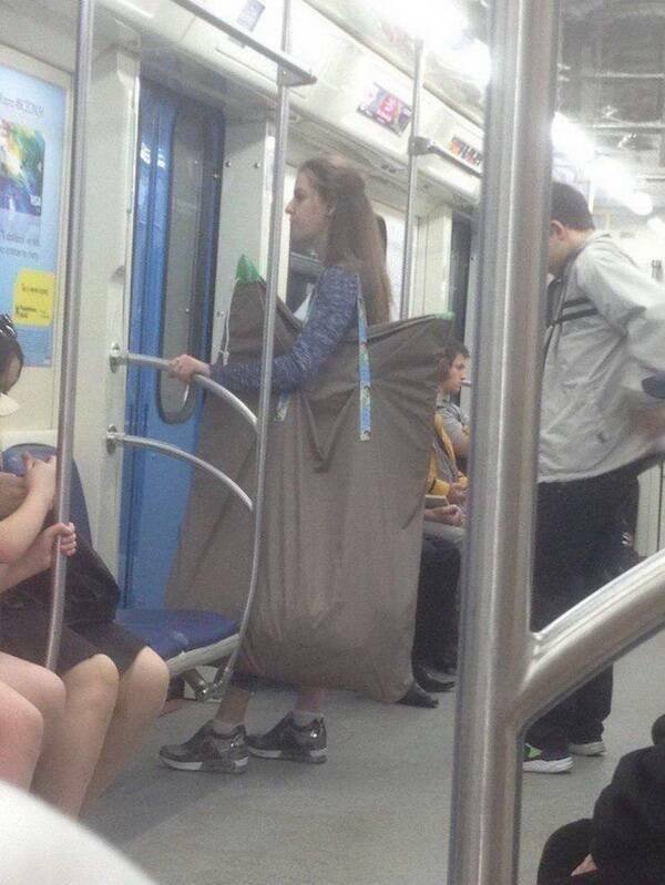 Strange People In The Subway (18 pics)