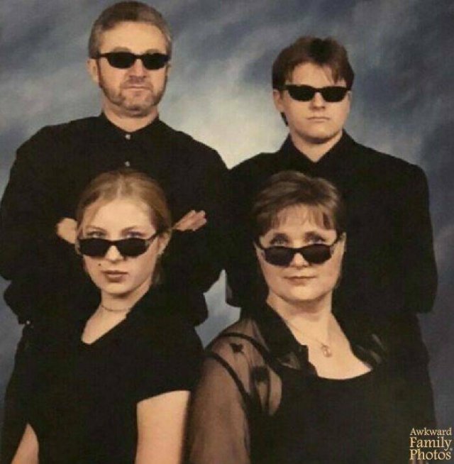 Awkward Family Photos (24 pics)