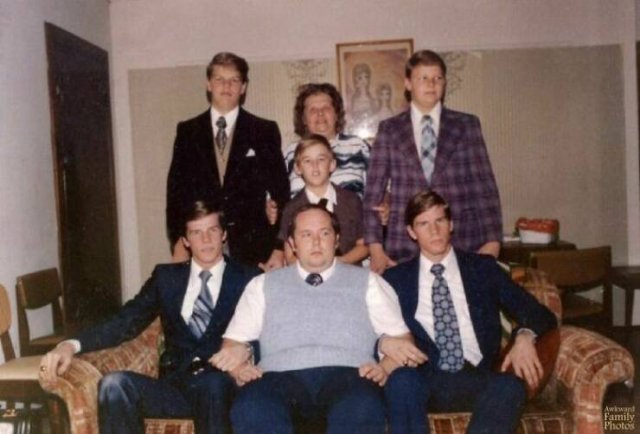 Awkward Family Photos (24 pics)