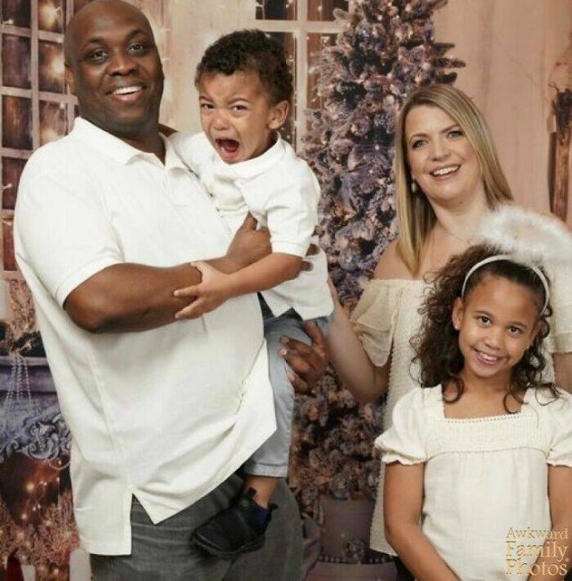 Awkward Family Photos (24 pics)