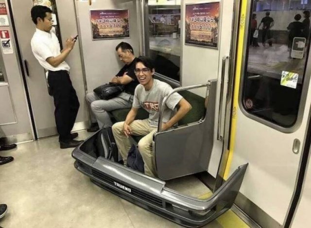 Strange People In The Subway (18 pics)