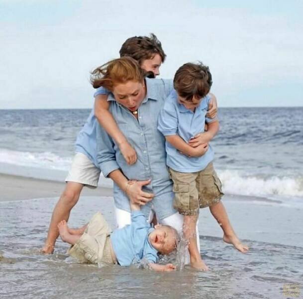 Awkward Family Photos (24 pics)