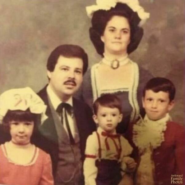 Awkward Family Photos (24 pics)