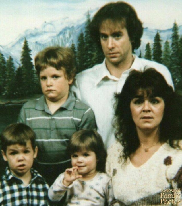 Awkward Family Photos (24 pics)